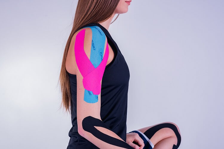 Kinesiotaping aplikacja taśmy kinesio